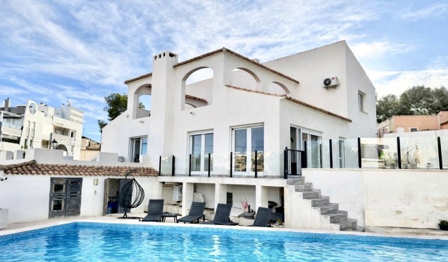 Resale - Villa -
Villamartin - Costa Blanca