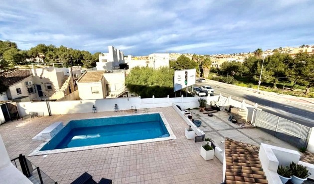 Resale - Villa -
Villamartin - Costa Blanca