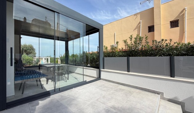 Resale - Villa -
Torrevieja - Punta Prima