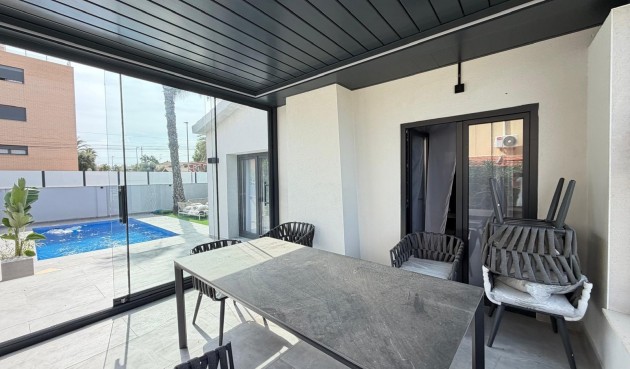 Resale - Villa -
Torrevieja - Punta Prima