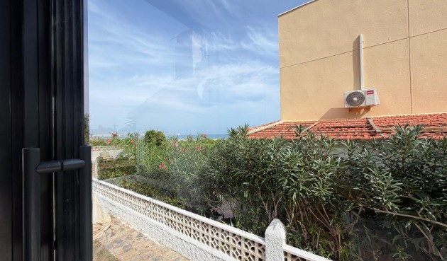 Resale - Villa -
Torrevieja - Punta Prima