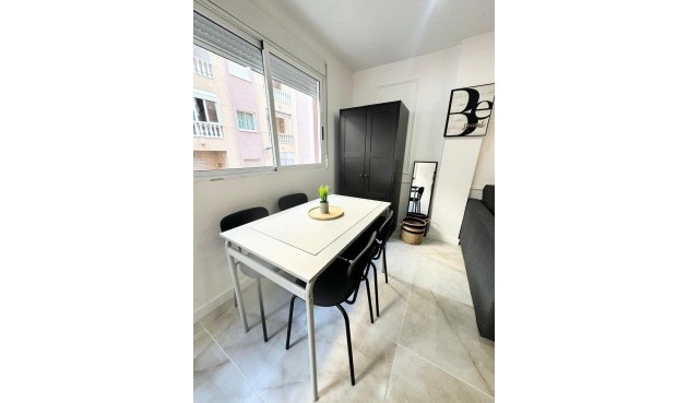 Resale - Apartment -
Torrevieja - Centro