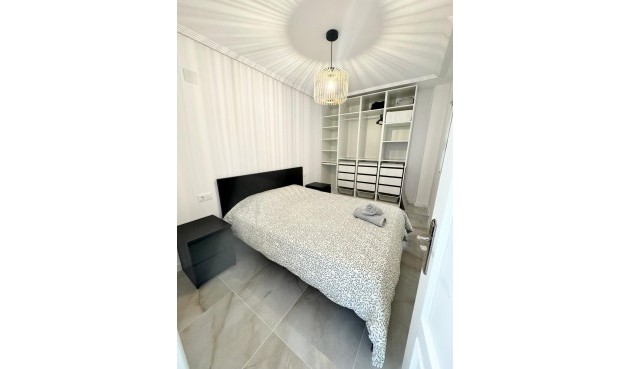 Resale - Apartment -
Torrevieja - Centro