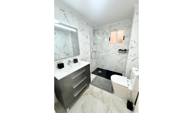Resale - Apartment -
Torrevieja - Centro