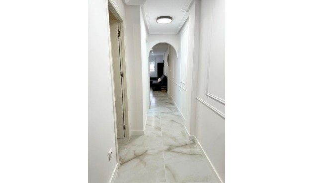 Resale - Apartment -
Torrevieja - Centro