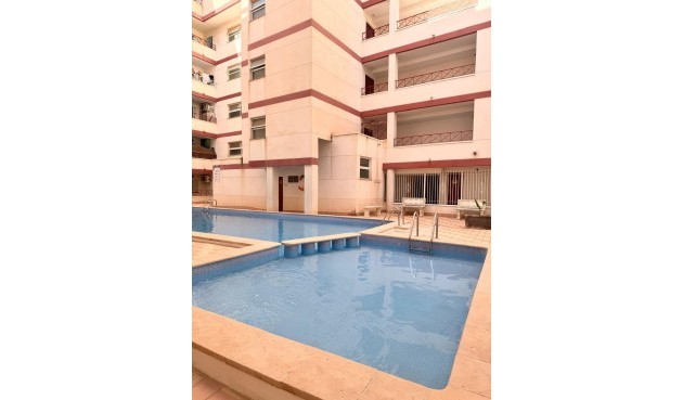 Resale - Apartment -
Torrevieja - Centro