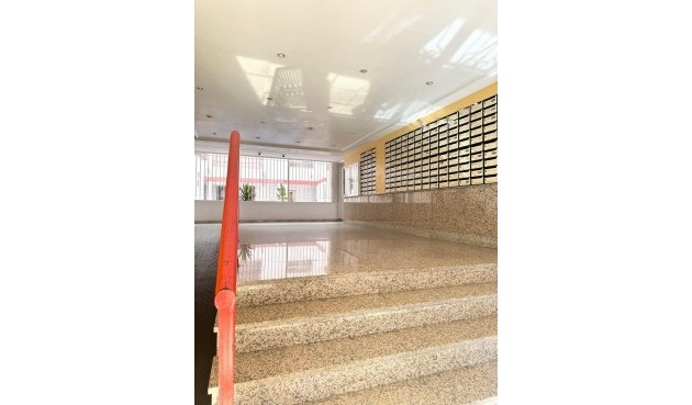 Resale - Apartment -
Torrevieja - Centro
