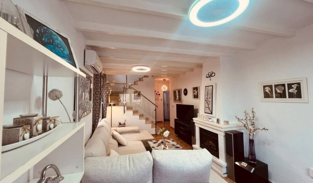 Resale - Villa -
Villamartin - Costa Blanca