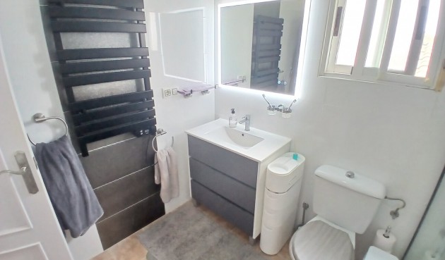 Resale - Villa -
Villamartin - Costa Blanca