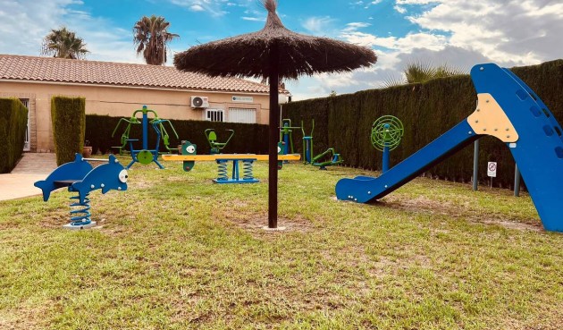 Resale - Villa -
Villamartin - Costa Blanca