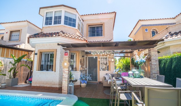 Resale - Villa -
Guardamar del Segura - Costa Blanca