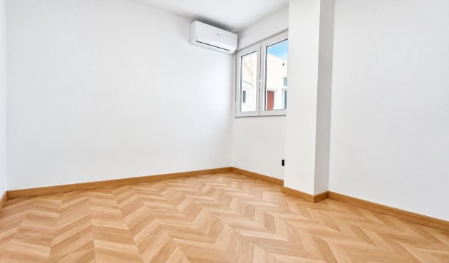 Resale - Apartment -
Torrevieja - Playa del Cura