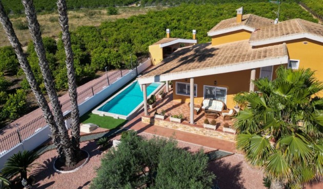 Återförsäljning - Villa -
Orihuela - Inland