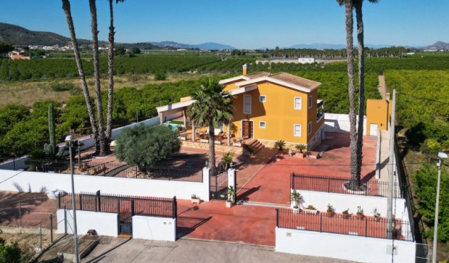 Återförsäljning - Villa -
Orihuela - Inland