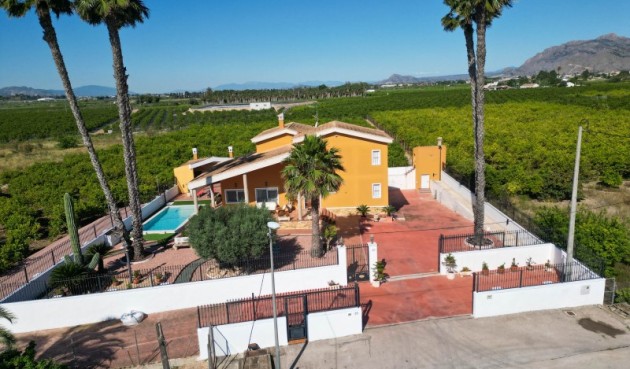 Återförsäljning - Villa -
Orihuela - Inland