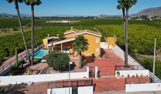 Återförsäljning - Villa -
Orihuela - Inland