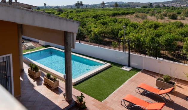 Återförsäljning - Villa -
Orihuela - Inland