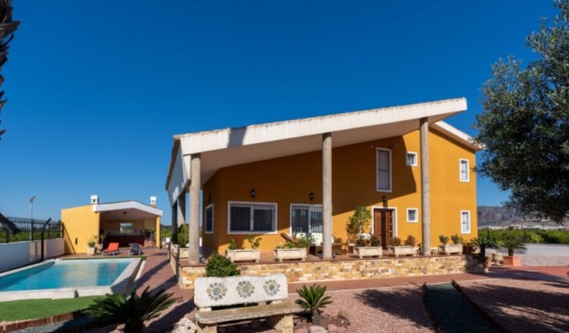 Återförsäljning - Villa -
Orihuela - Inland