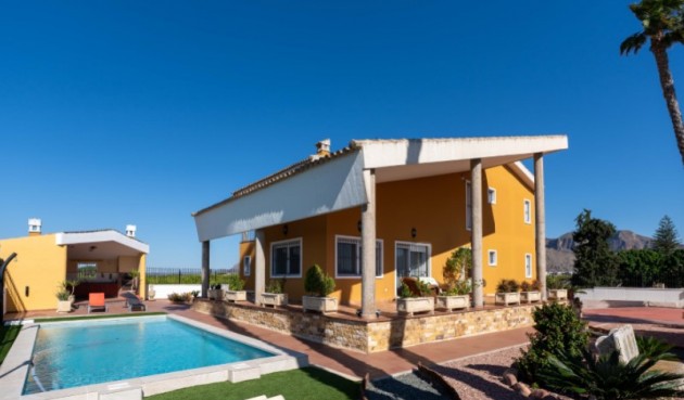 Återförsäljning - Villa -
Orihuela - Inland