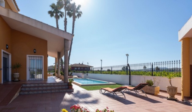 Återförsäljning - Villa -
Orihuela - Inland