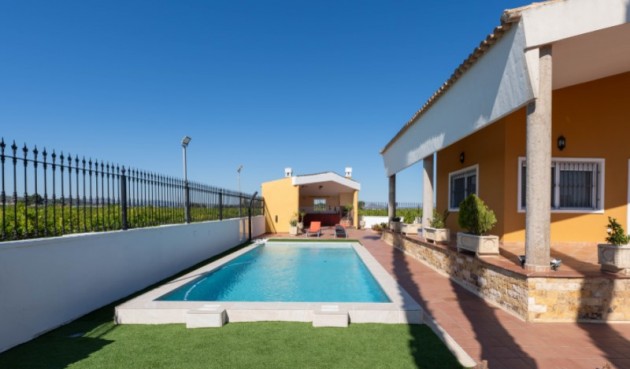 Återförsäljning - Villa -
Orihuela - Inland