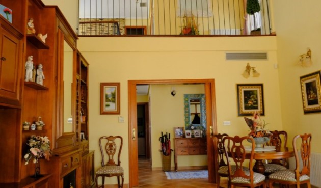 Återförsäljning - Villa -
Orihuela - Inland