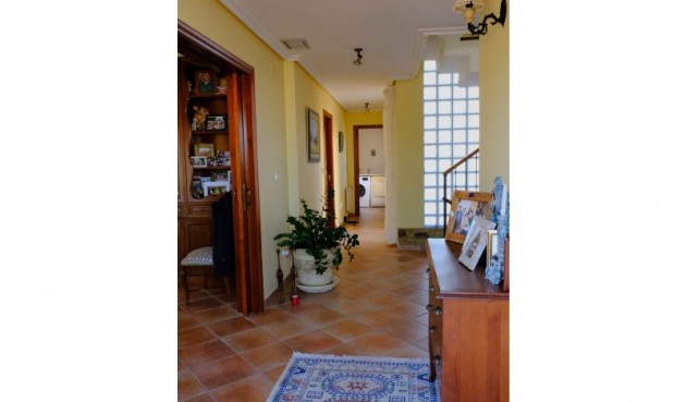 Återförsäljning - Villa -
Orihuela - Inland