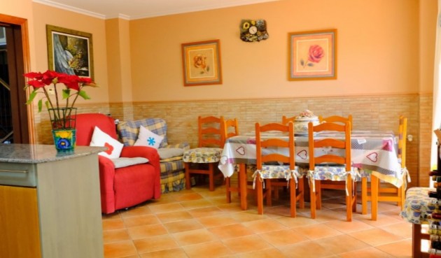 Återförsäljning - Villa -
Orihuela - Inland