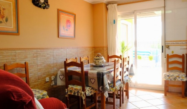 Återförsäljning - Villa -
Orihuela - Inland