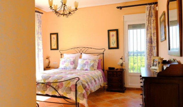 Återförsäljning - Villa -
Orihuela - Inland
