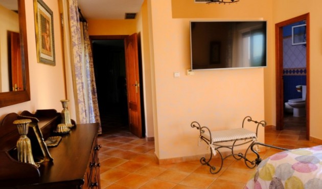Återförsäljning - Villa -
Orihuela - Inland