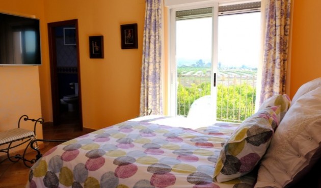 Återförsäljning - Villa -
Orihuela - Inland