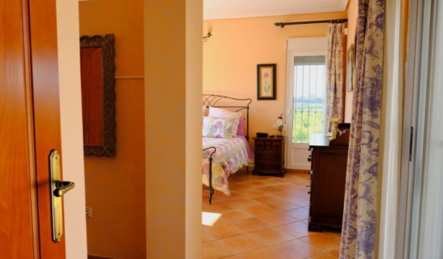 Återförsäljning - Villa -
Orihuela - Inland