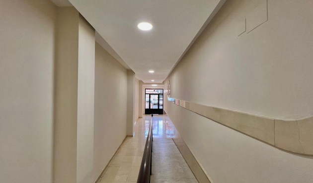 Resale - Apartment -
Torrevieja - Puerto Deportivo