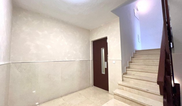 Resale - Apartment -
Torrevieja - Puerto Deportivo