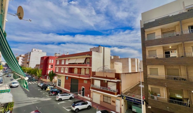 Resale - Apartment -
Torrevieja - Puerto Deportivo
