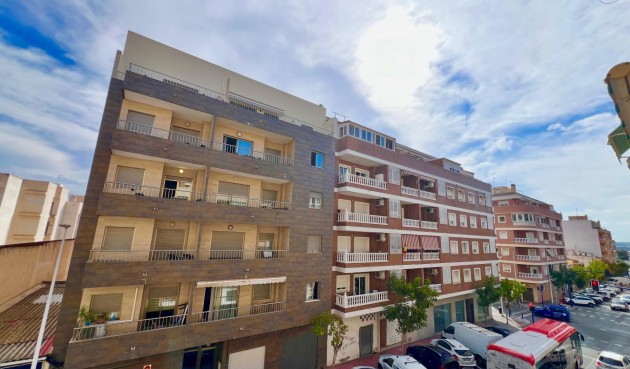 Resale - Apartment -
Torrevieja - Puerto Deportivo