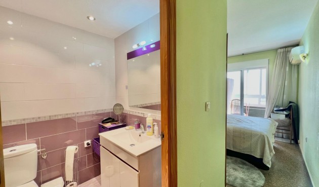 Resale - Apartment -
Torrevieja - Puerto Deportivo
