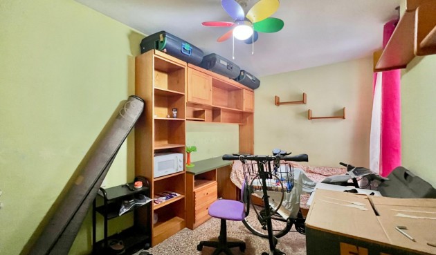 Resale - Apartment -
Torrevieja - Puerto Deportivo