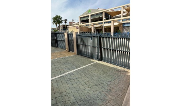 Resale - Bungalow -
Orihuela Costa - La Zenia