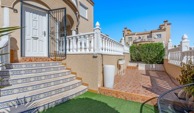 Brukt - Villa -
Villamartin - Costa Blanca