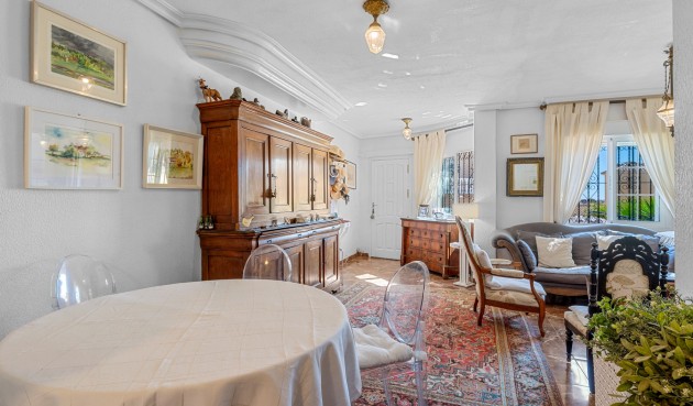 Brukt - Villa -
Villamartin - Costa Blanca