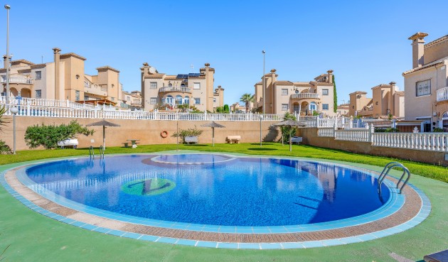 Brukt - Villa -
Villamartin - Costa Blanca