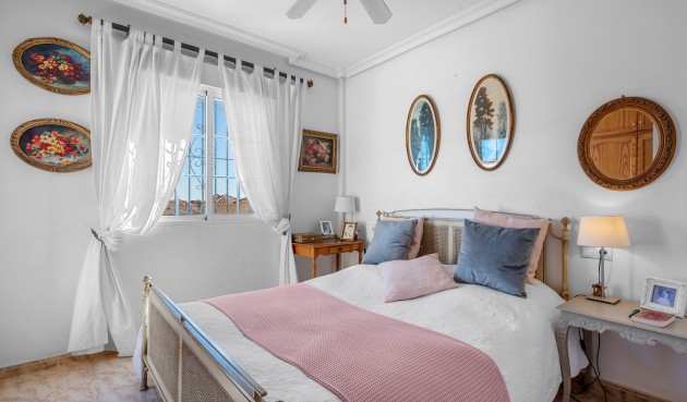 Brukt - Villa -
Villamartin - Costa Blanca