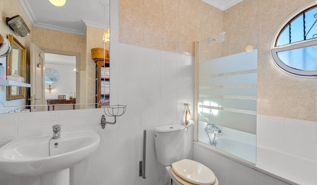 Brukt - Villa -
Villamartin - Costa Blanca