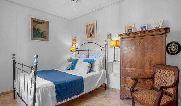 Brukt - Villa -
Villamartin - Costa Blanca