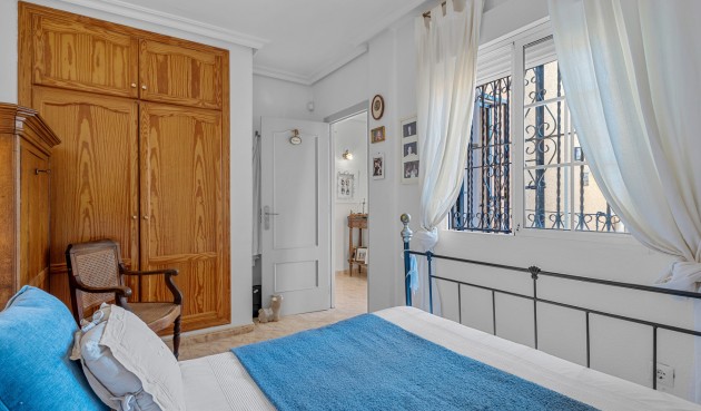 Brukt - Villa -
Villamartin - Costa Blanca