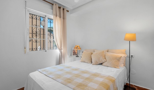 Brukt - Villa -
Villamartin - Costa Blanca