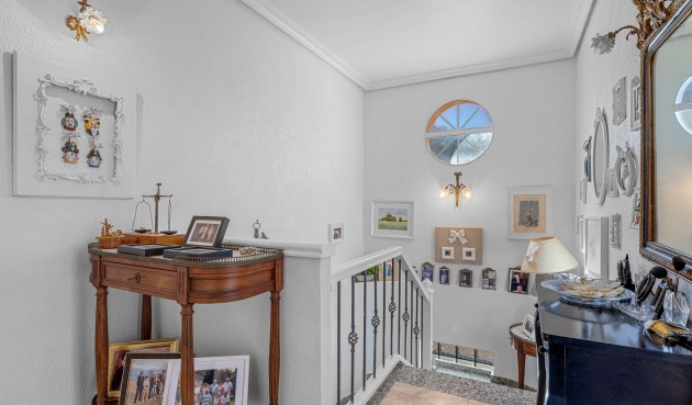 Brukt - Villa -
Villamartin - Costa Blanca