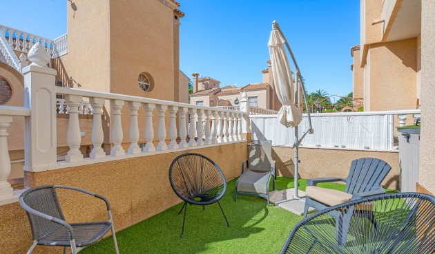 Brukt - Villa -
Villamartin - Costa Blanca